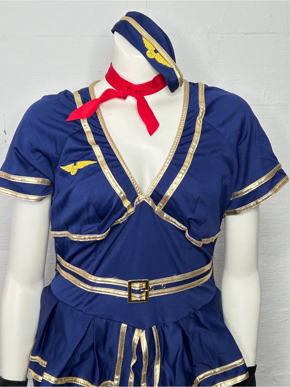 Leg Avenue Friendly Skies Flight Attendant 1X/2X Plus Halloween Costume - Picture 13 of 16